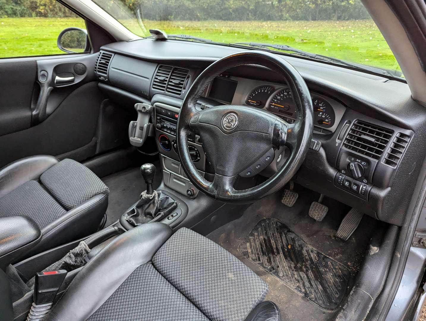 <p>2000 VAUXHALL VECTRA SRI 150 ESTATE</p>