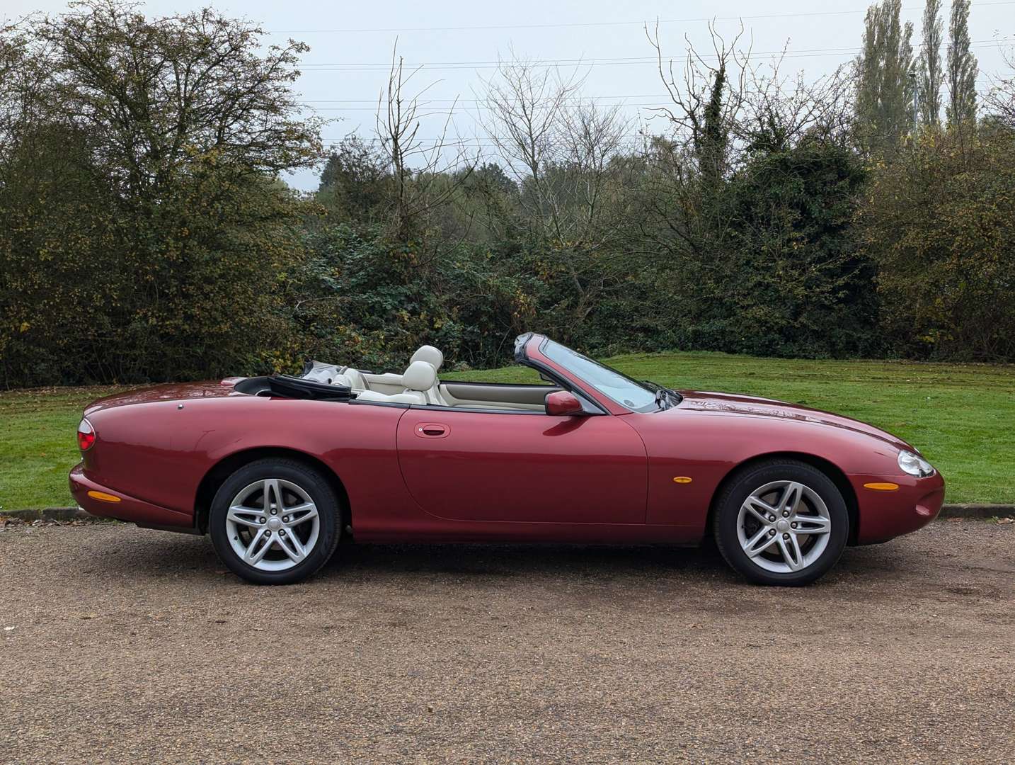 <p>2004 JAGUAR XK8 4.2 CONVERTIBLE AUTO</p>