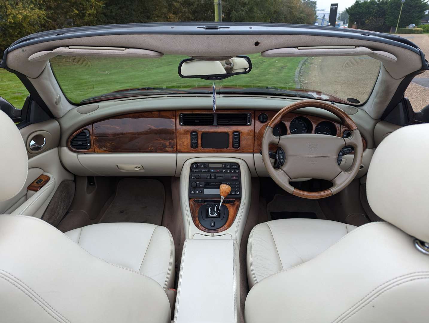 <p>2004 JAGUAR XK8 4.2 CONVERTIBLE AUTO</p>