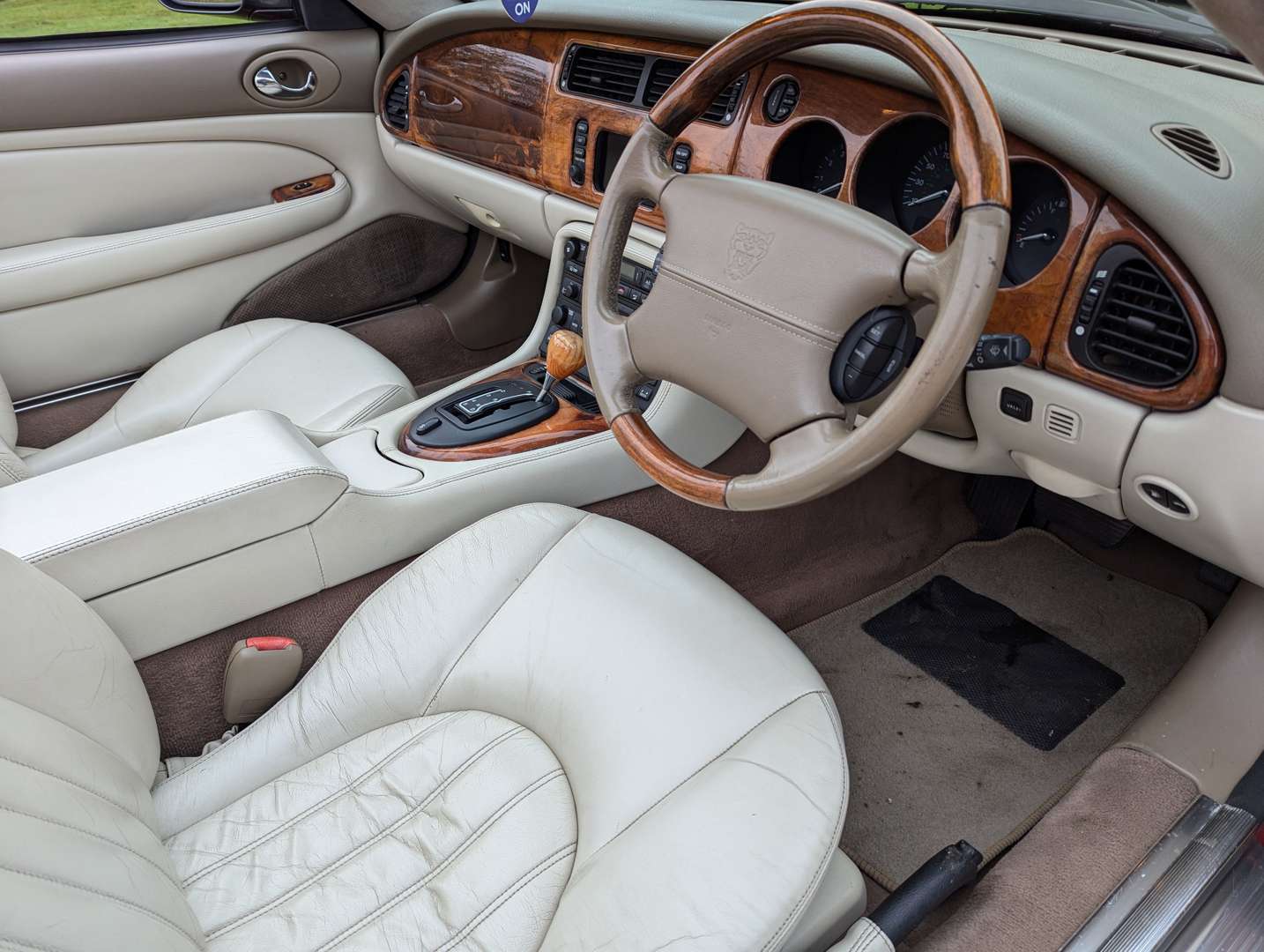 <p>2004 JAGUAR XK8 4.2 CONVERTIBLE AUTO</p>