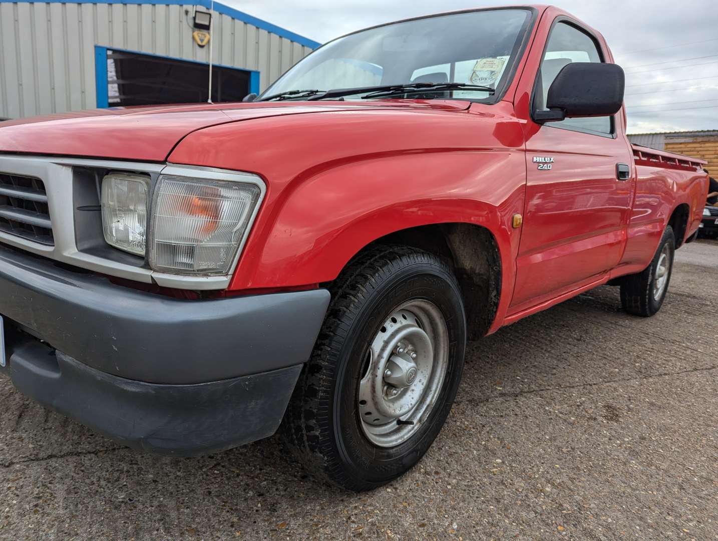 <p>1998 TOYOTA HILUX 2.4D 2WD</p>