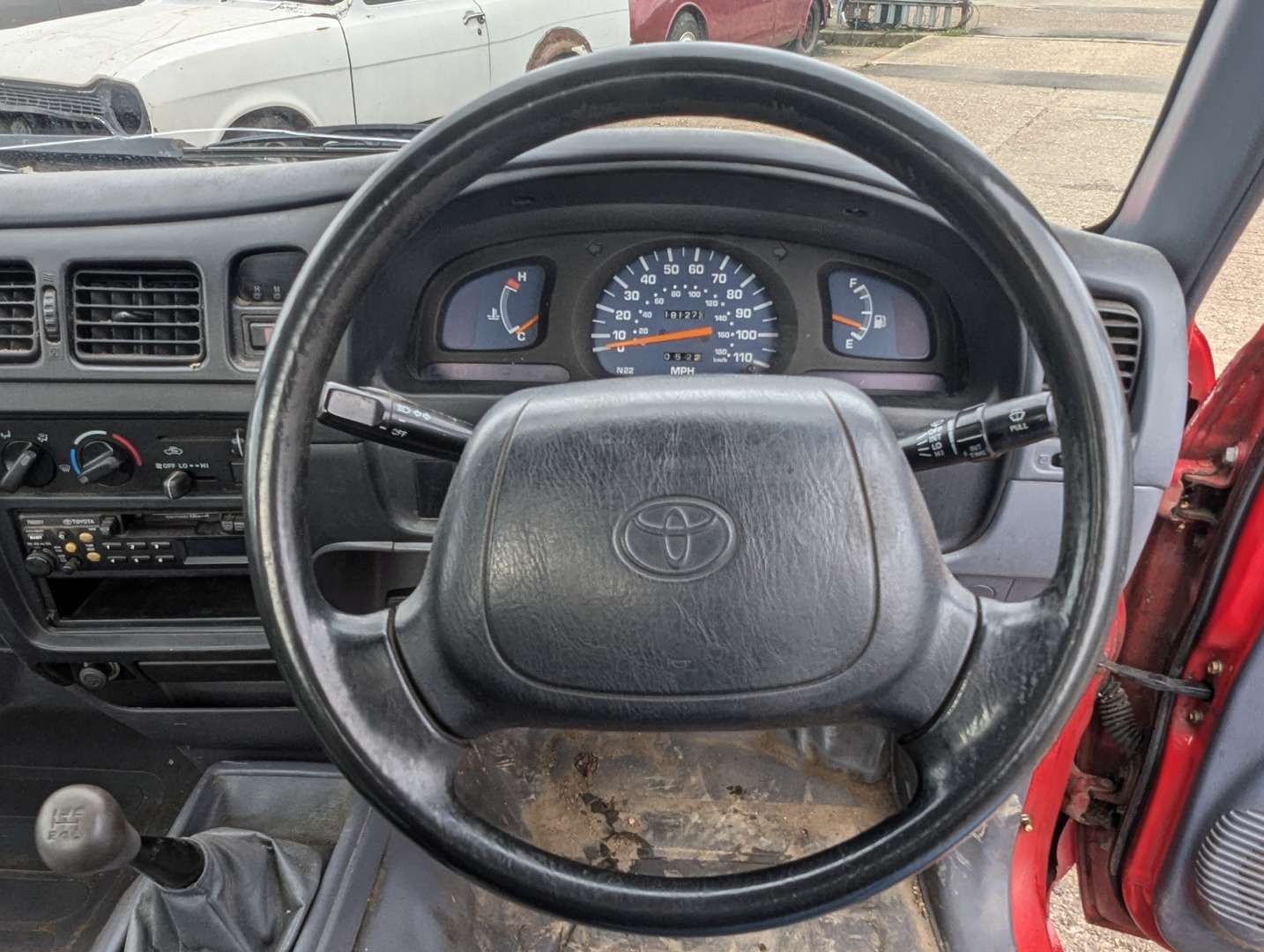 <p>1998 TOYOTA HILUX 2.4D 2WD</p>