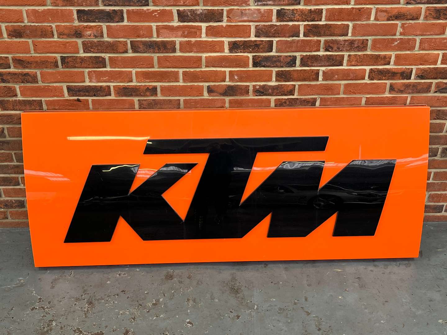 <p>KTM Illuminated Large Sign&nbsp;</p>