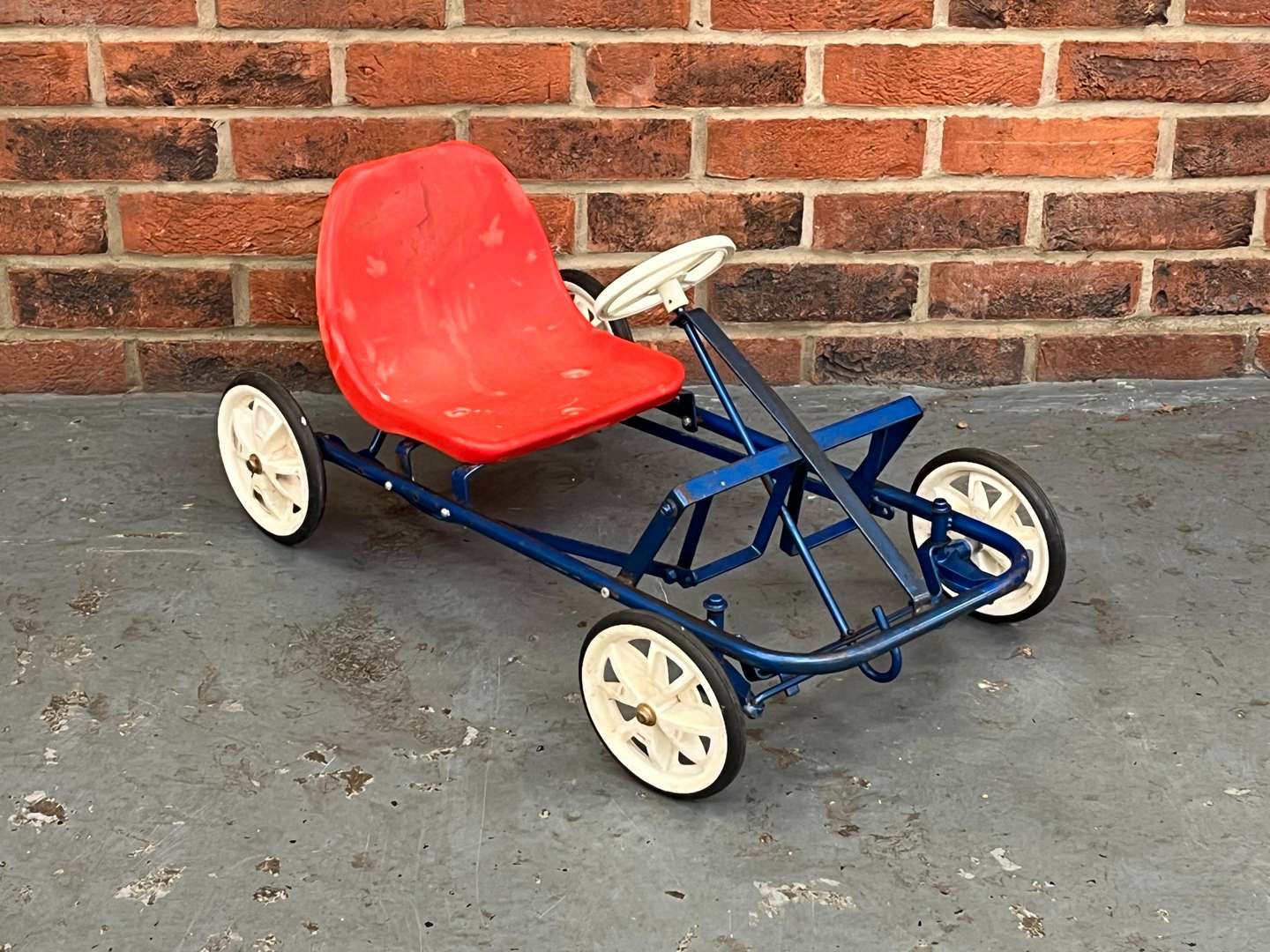 <p>Tri-Ang Childs Pedal Go Kart</p>