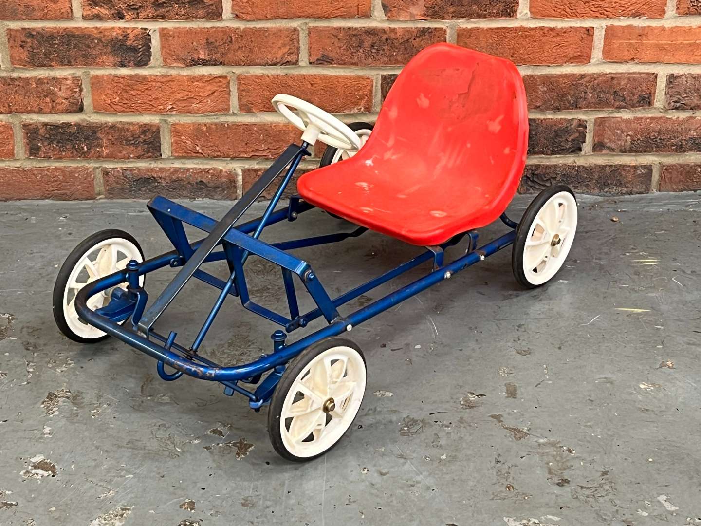 <p>Tri-Ang Childs Pedal Go Kart</p>