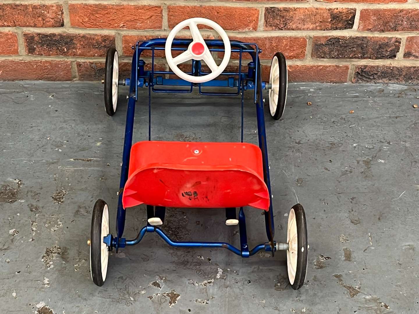 <p>Tri-Ang Childs Pedal Go Kart</p>