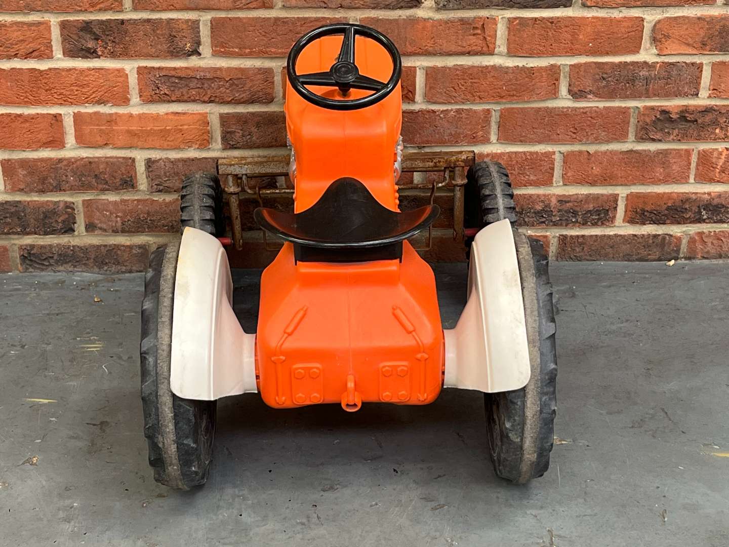 <p>Sharna 1970's Childs Pedal Tractor&nbsp;</p>