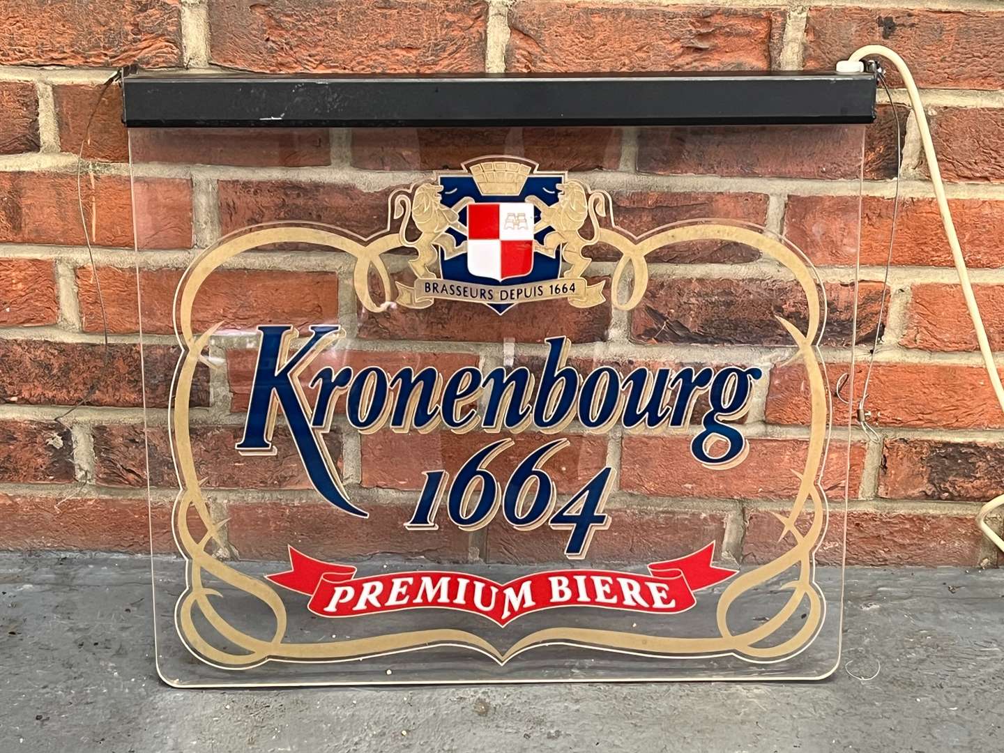 <p>Kronenbourg 1664 Illuminated Bar Sign</p>