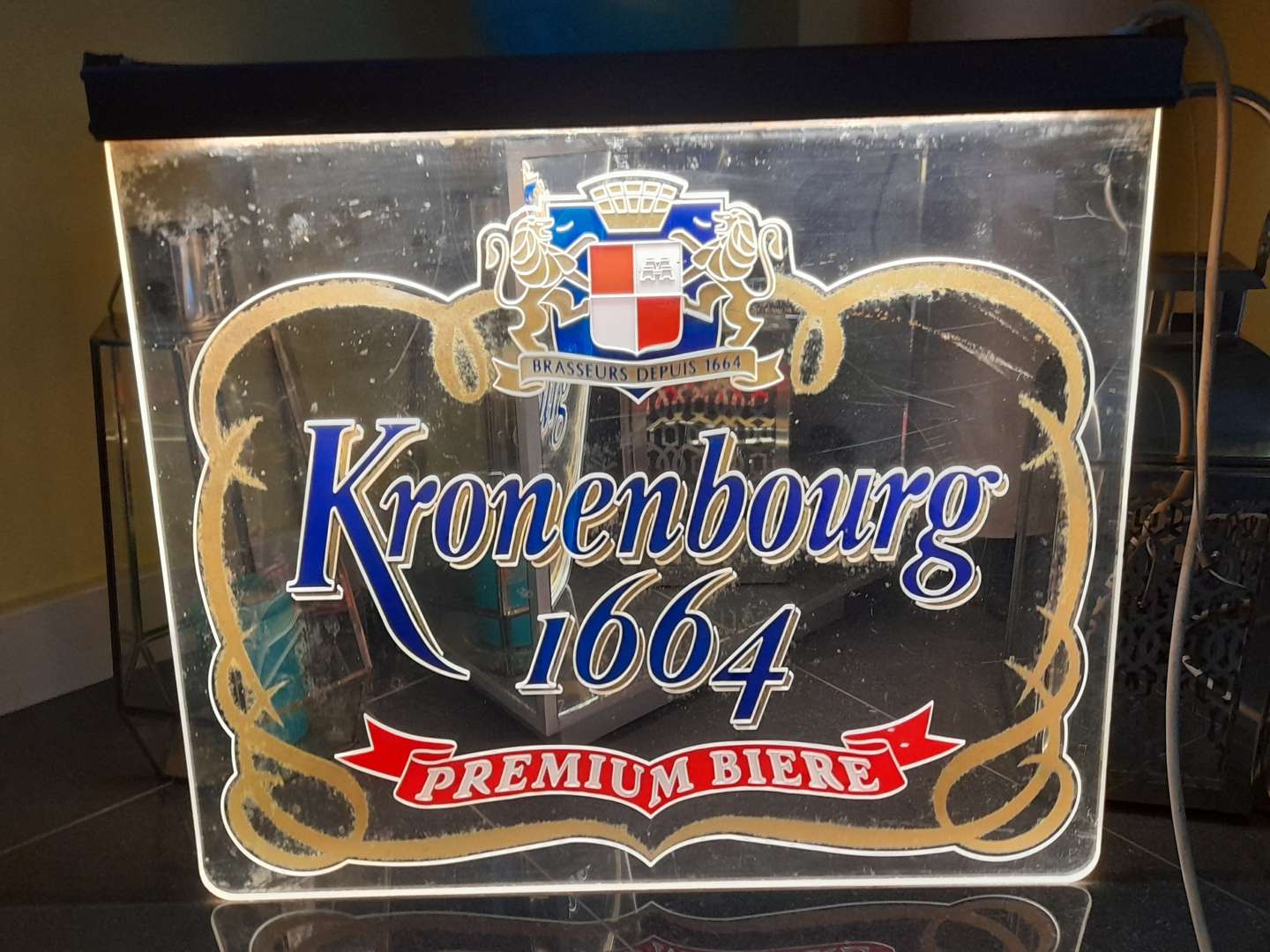 <p>Kronenbourg 1664 Illuminated Bar Sign</p>