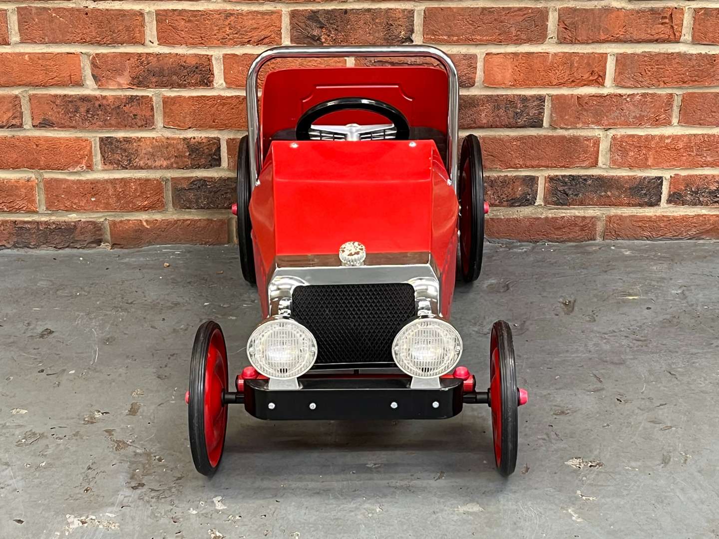 <p>Fire Engine Tin Plate Childs Pedal Car</p>