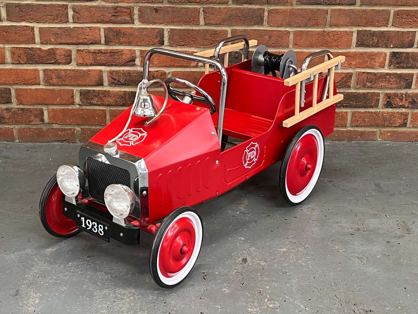 <p>Fire Engine Tin Plate Childs Pedal Car</p>