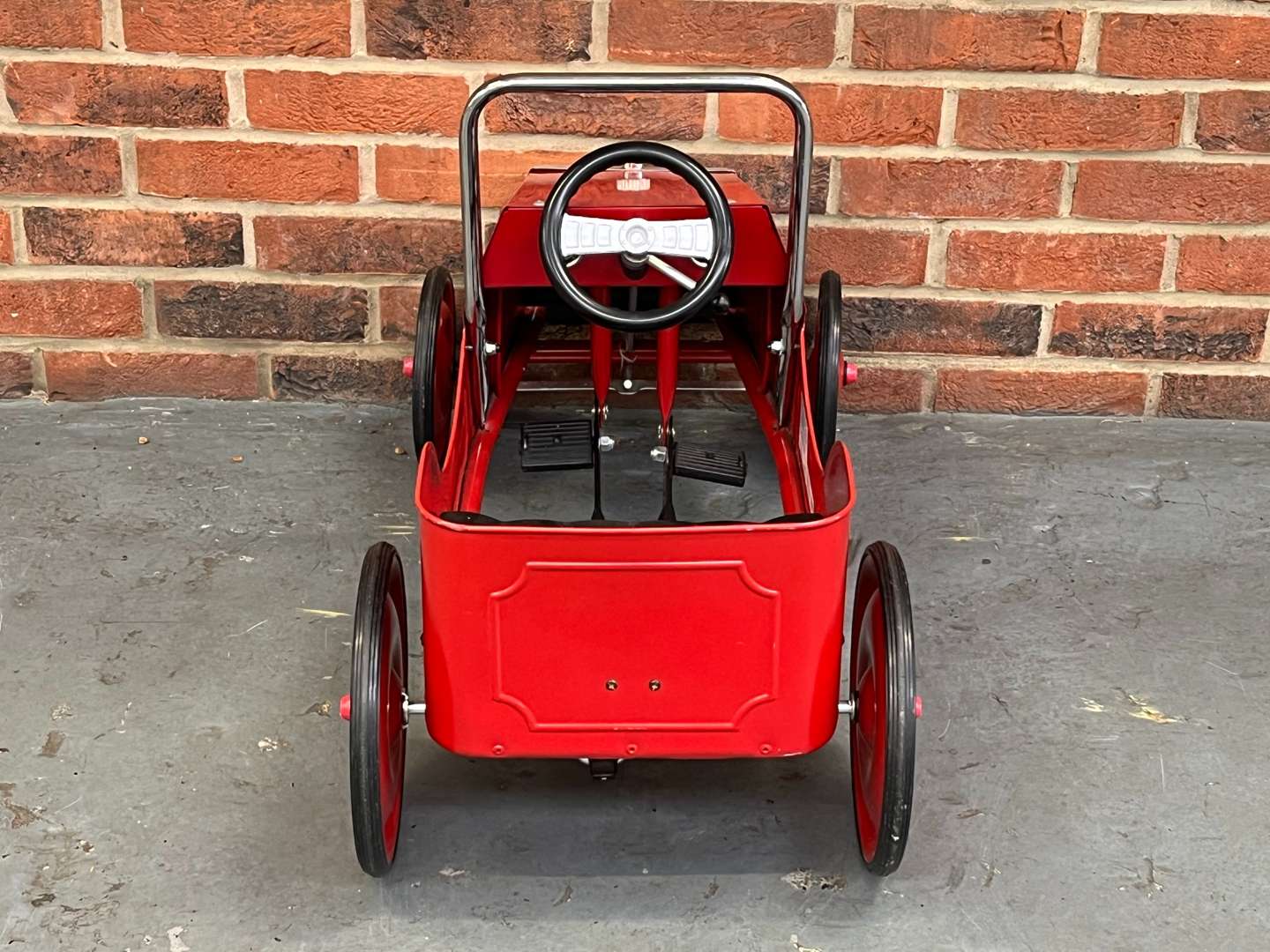 <p>Fire Engine Tin Plate Childs Pedal Car</p>