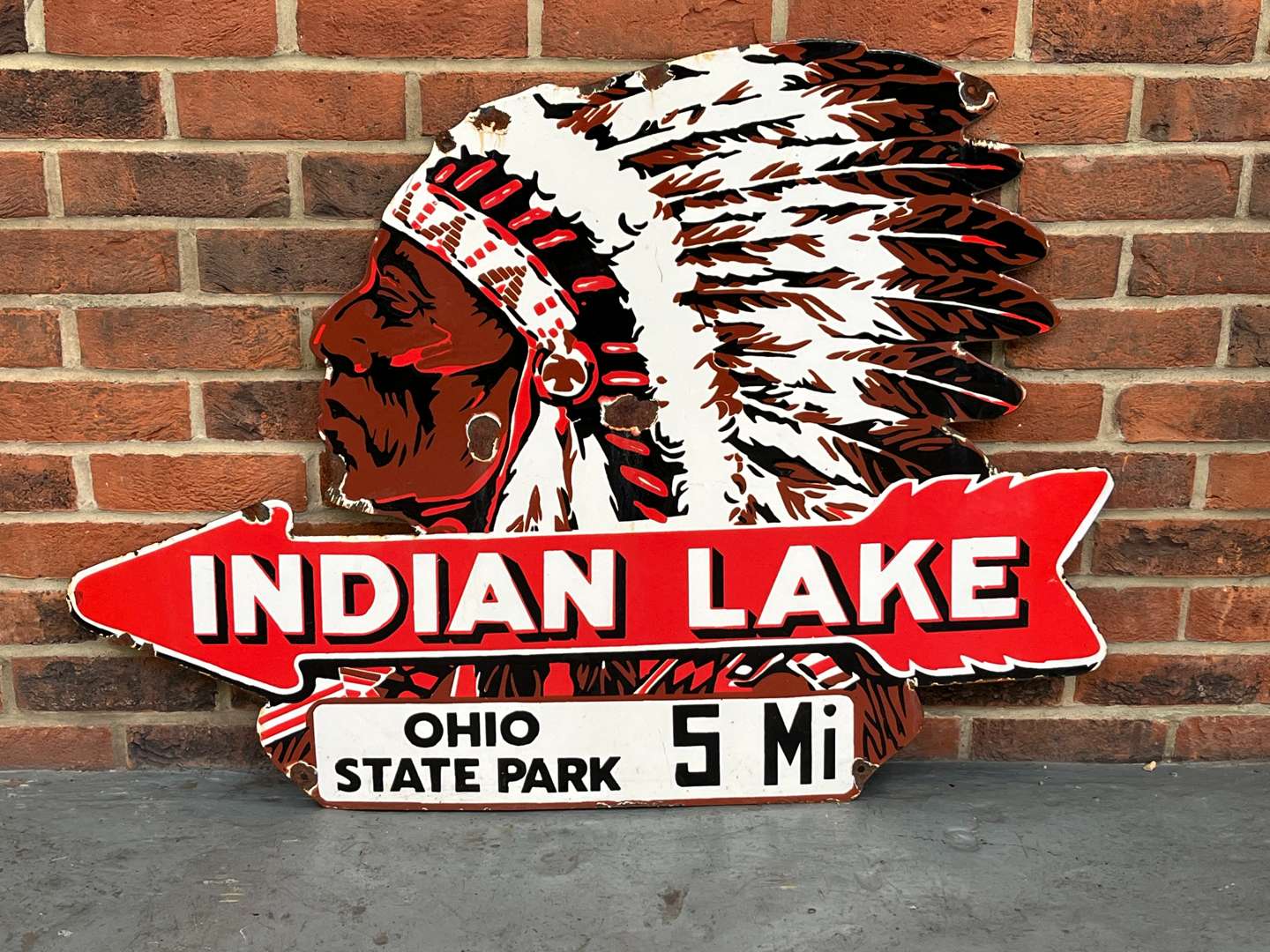 <p>Indian Lake Directional Enamel Sign</p>