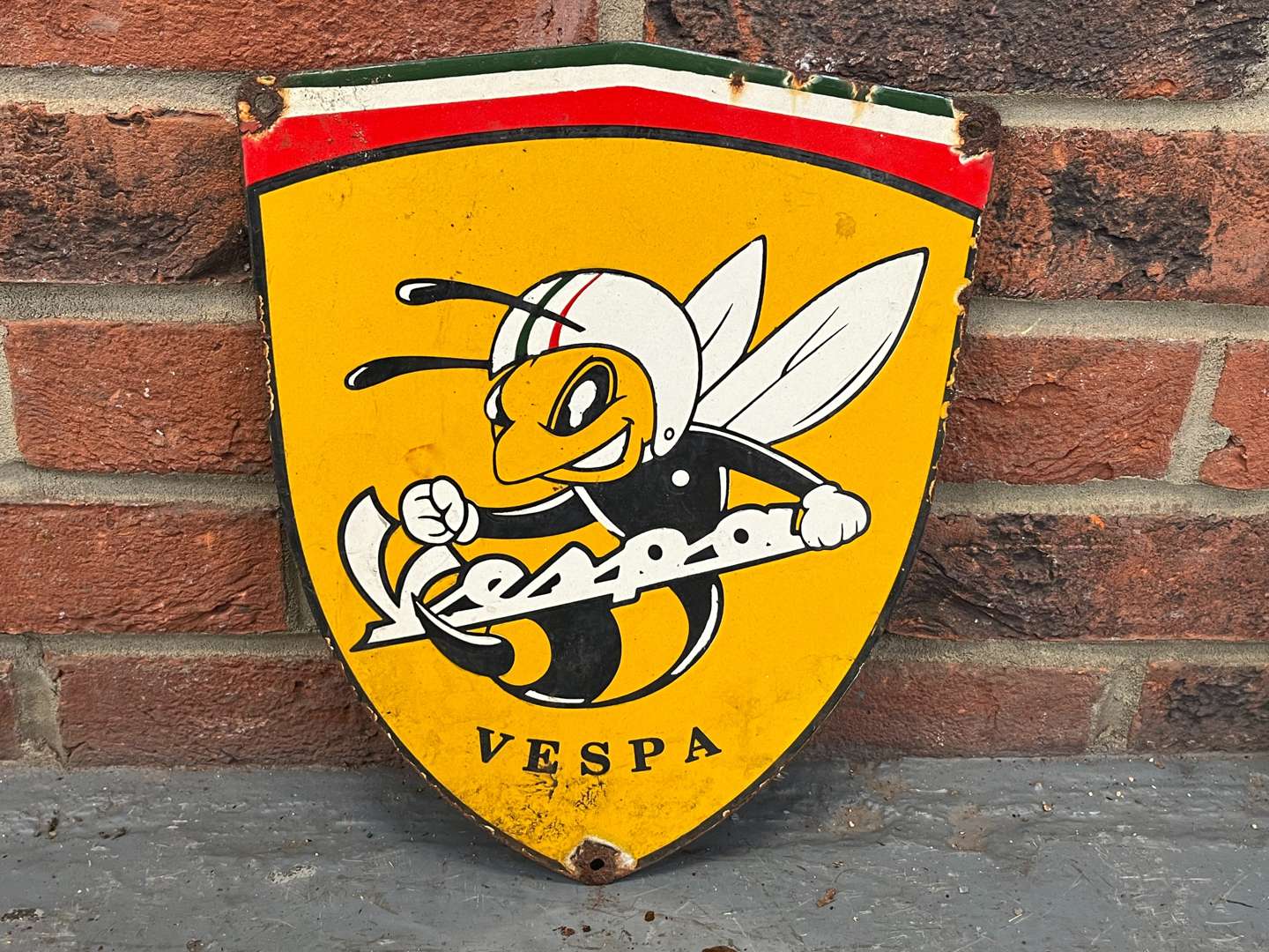 <p>Vespa Shield Sign</p>