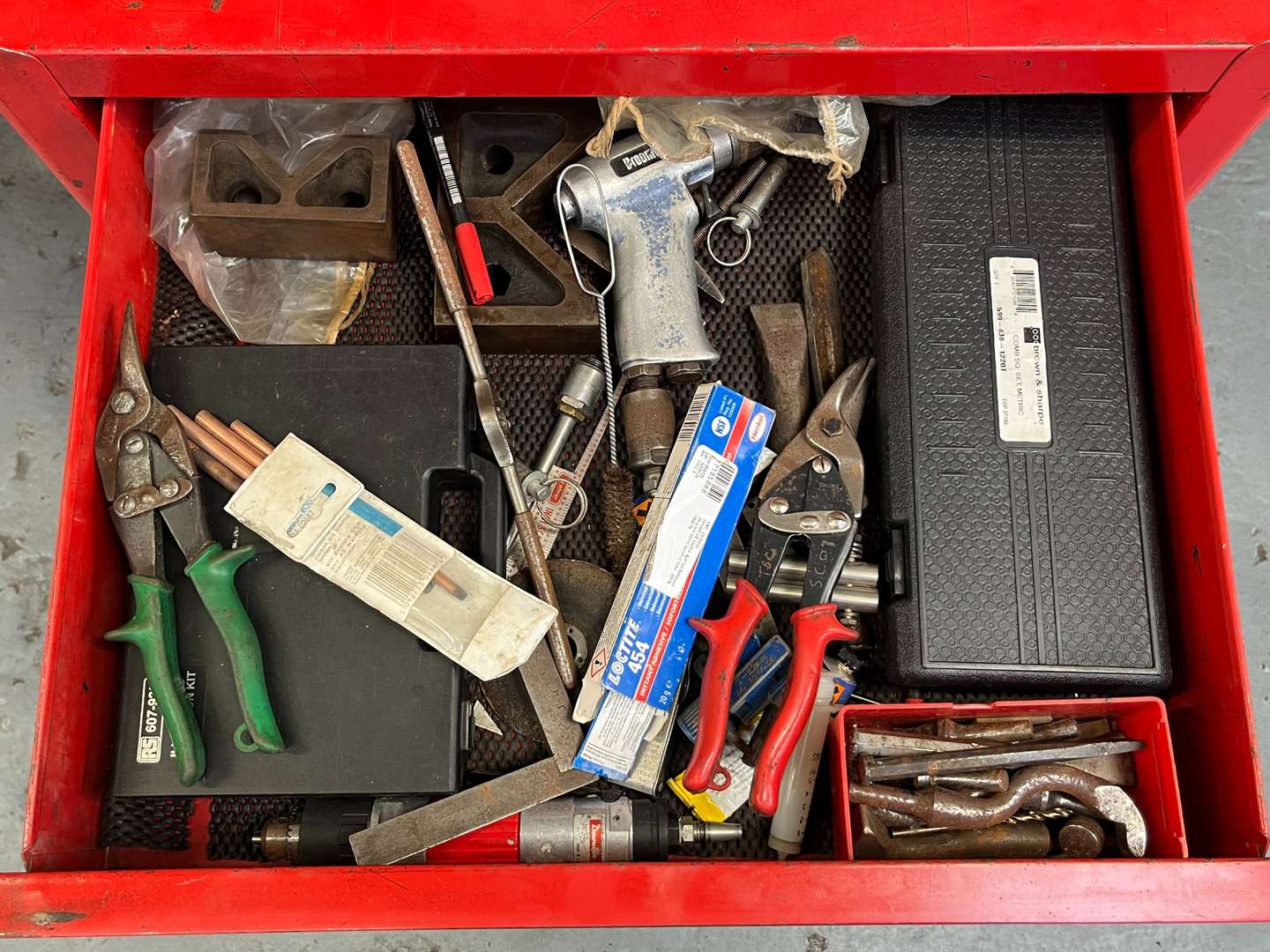 <p>Snap On Wheeled Tool Box and Contents</p>