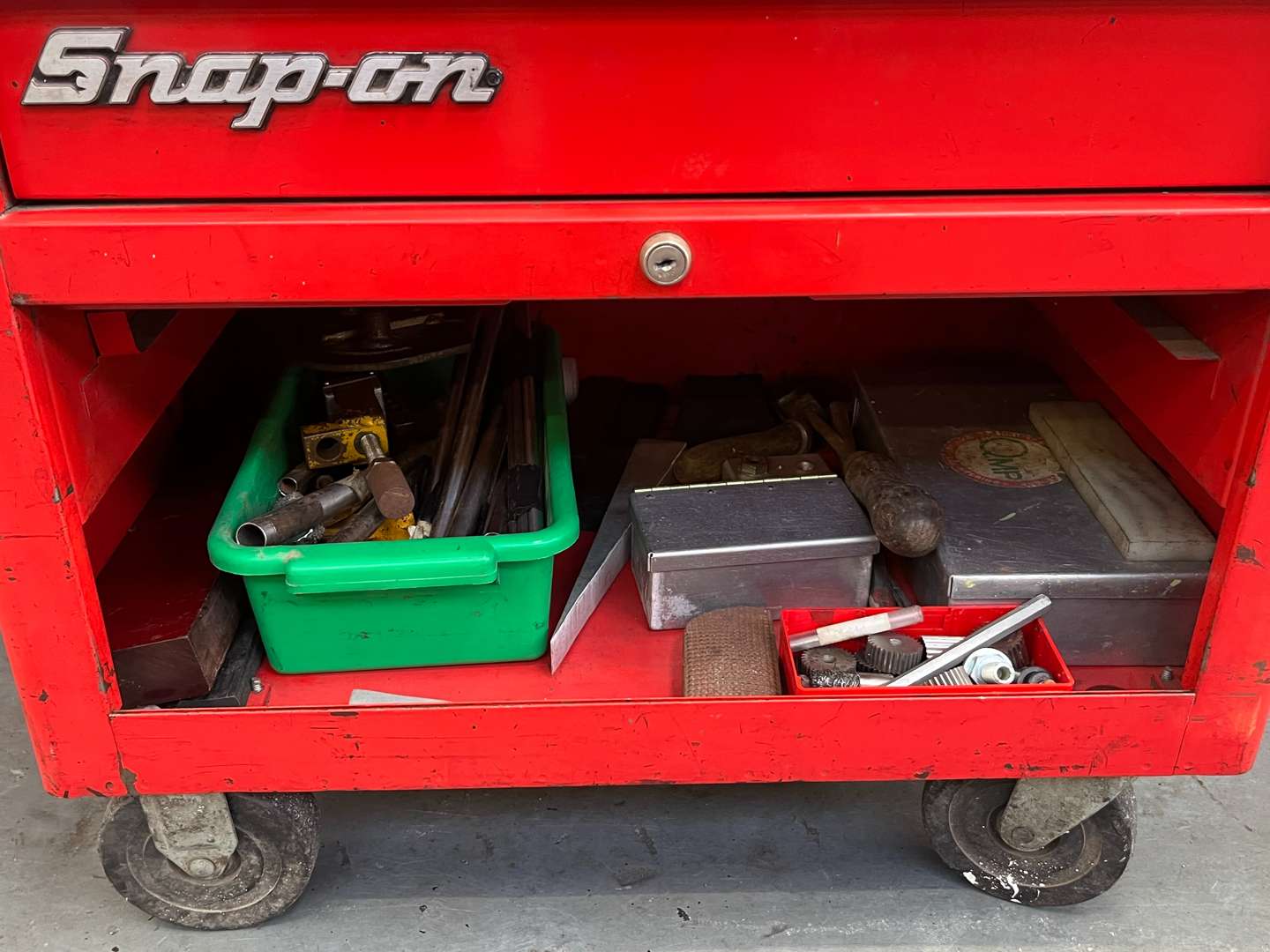 <p>Snap On Wheeled Tool Box and Contents</p>