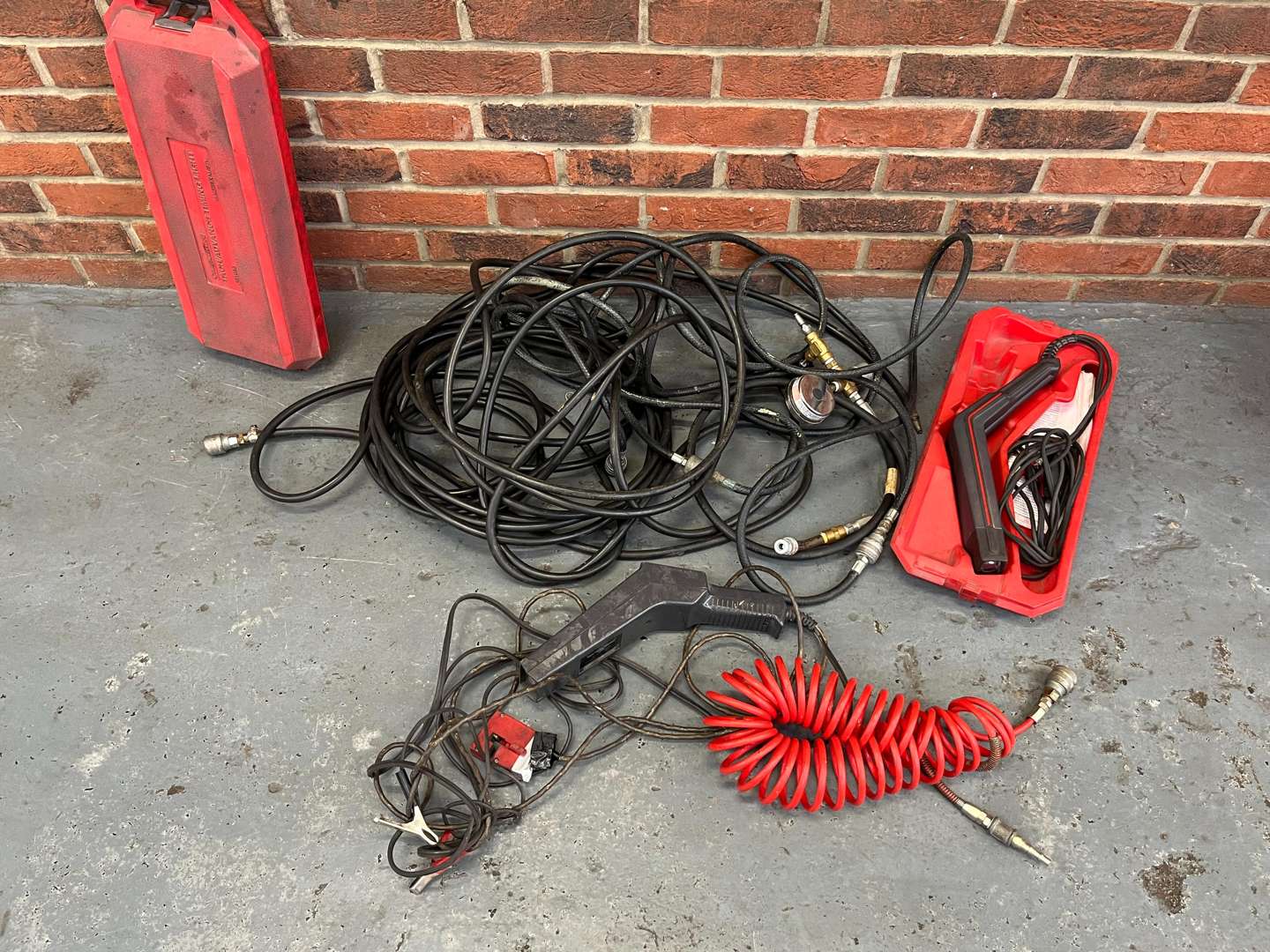 <p>Snap On Scanner and Quantity of Hoses&nbsp;</p>