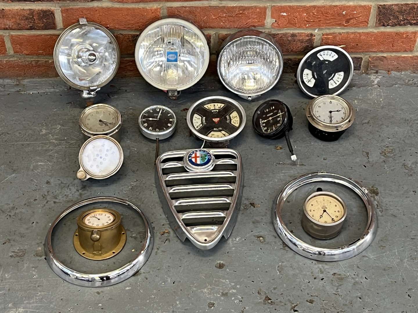 <p>Mixed Lot Jaeger/Smiths Speedo, Clocks Etc</p>