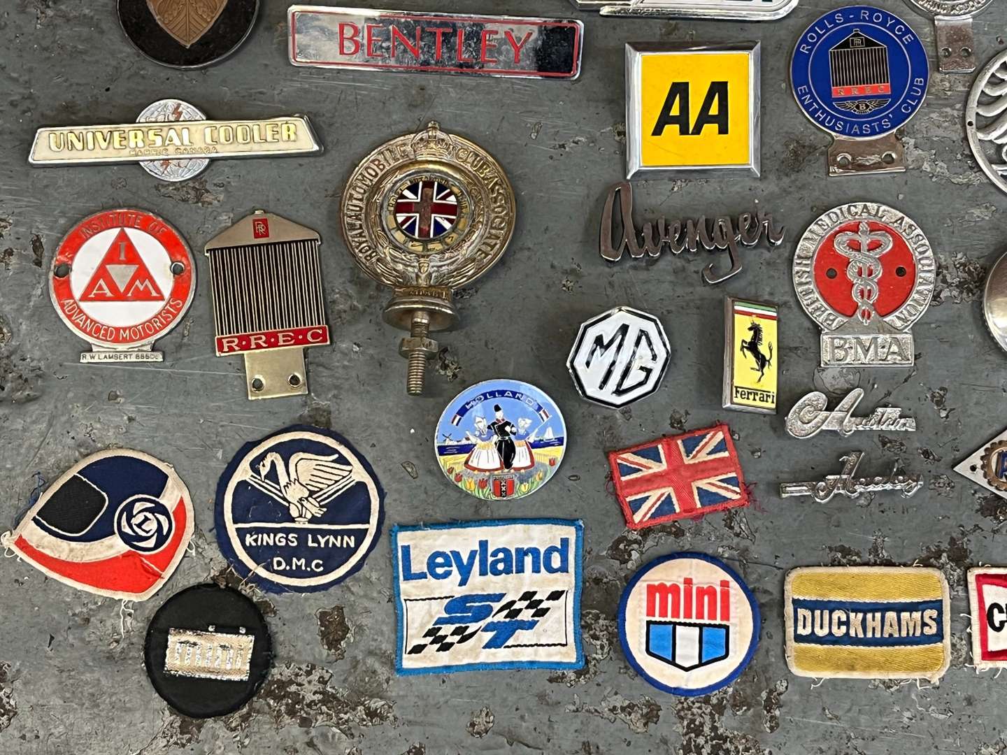 <p>Mixed Lot Classic Car Badges&nbsp;</p>