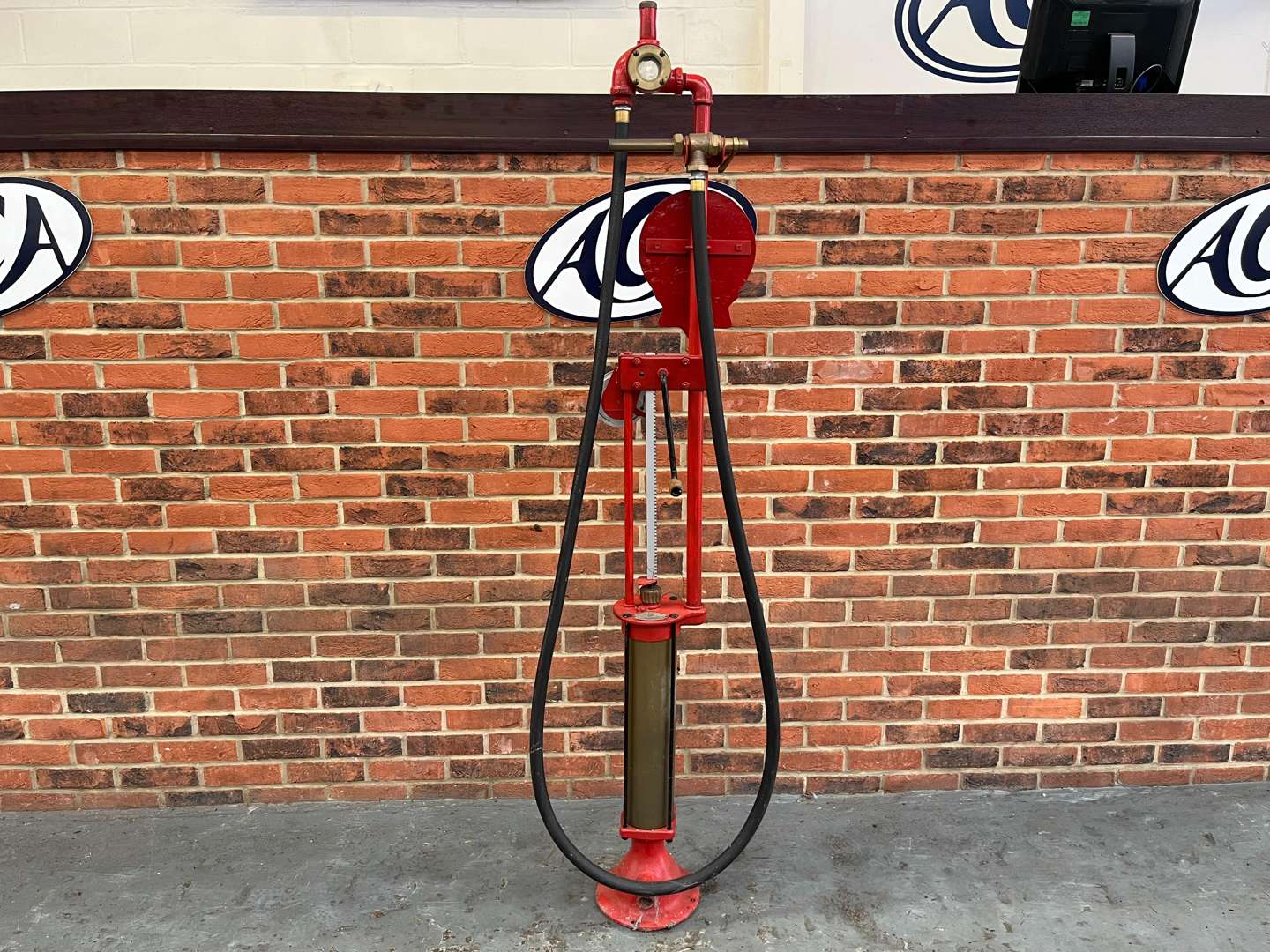 <p>Gilbert and Barker Shell Liveried Skeleton Petrol Pump</p>