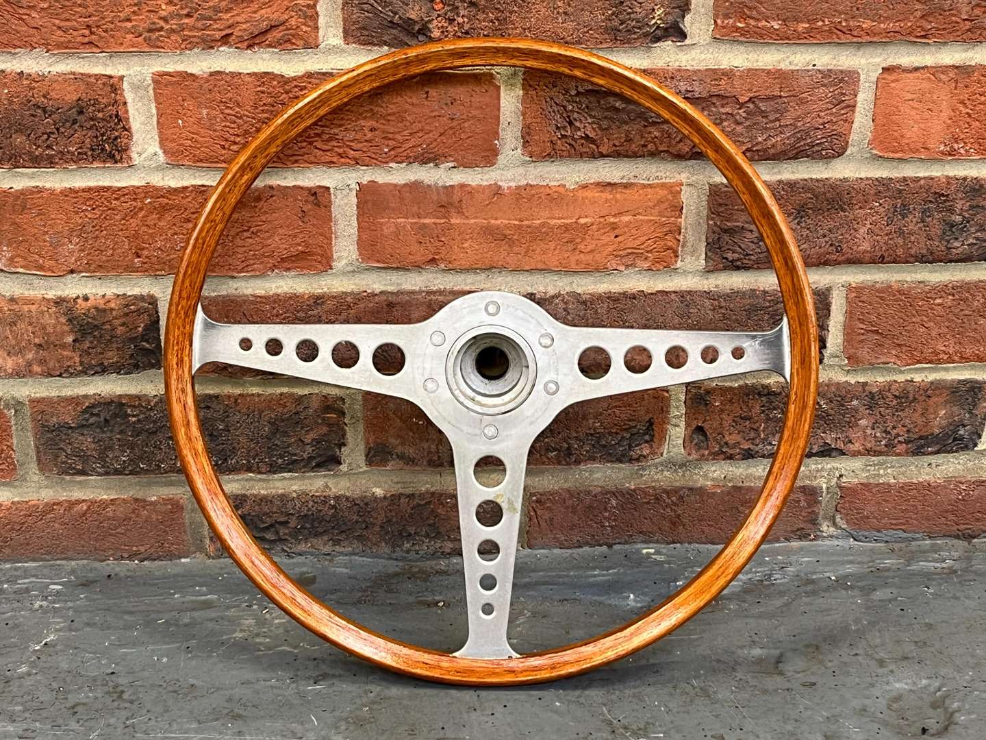 <p>Jaguar E-Type Steering Wheel</p>