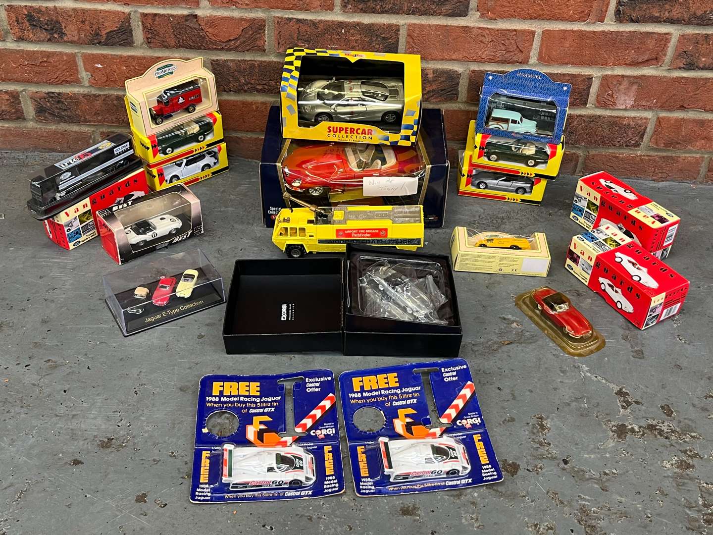 <p>Box Die Cast Model Cars</p>