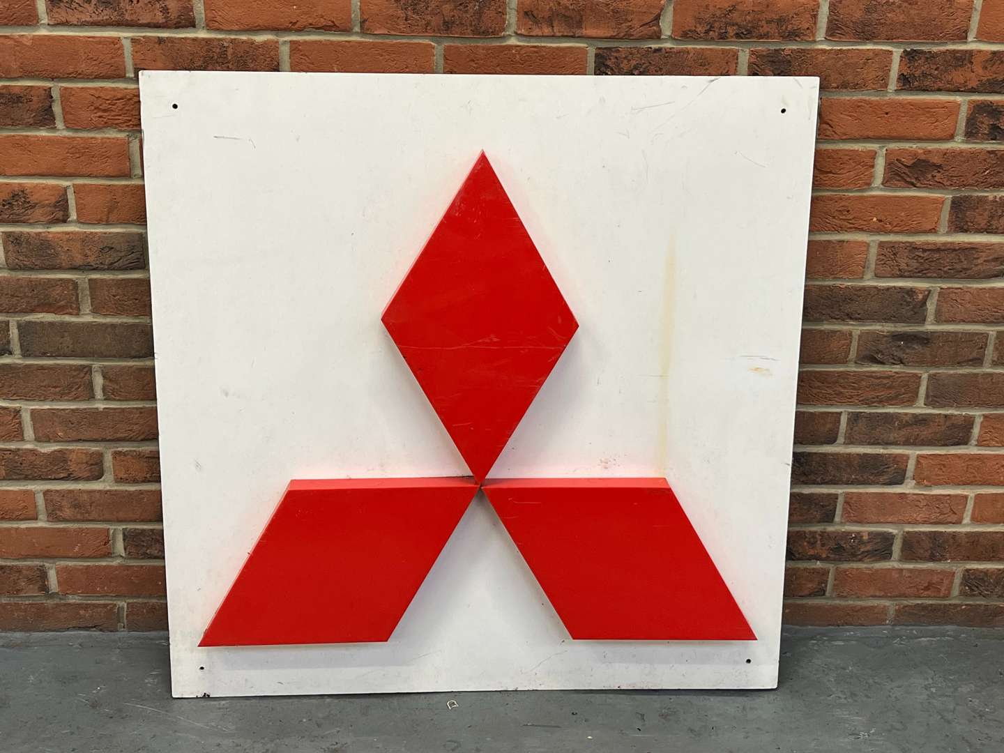 <p>Mitsubishi Dealership Sign</p>