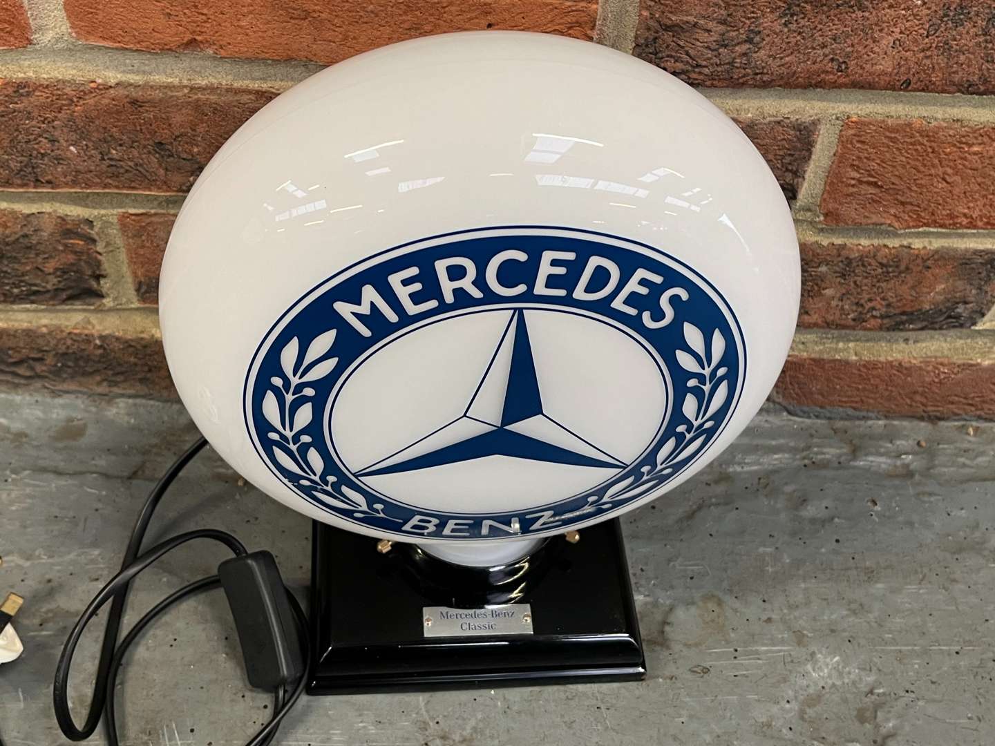 <p>Mercedes Small Glass Globe Side Light</p>