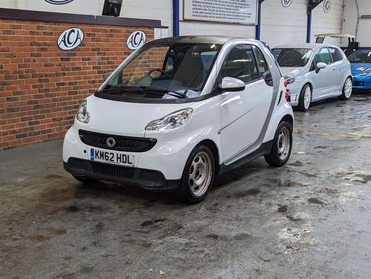 <p>2012 SMART FORTWO PURE 61 MHD AUTO</p>