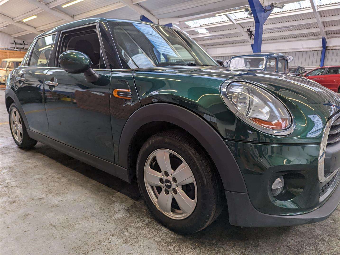 <p>2015 MINI ONE</p>