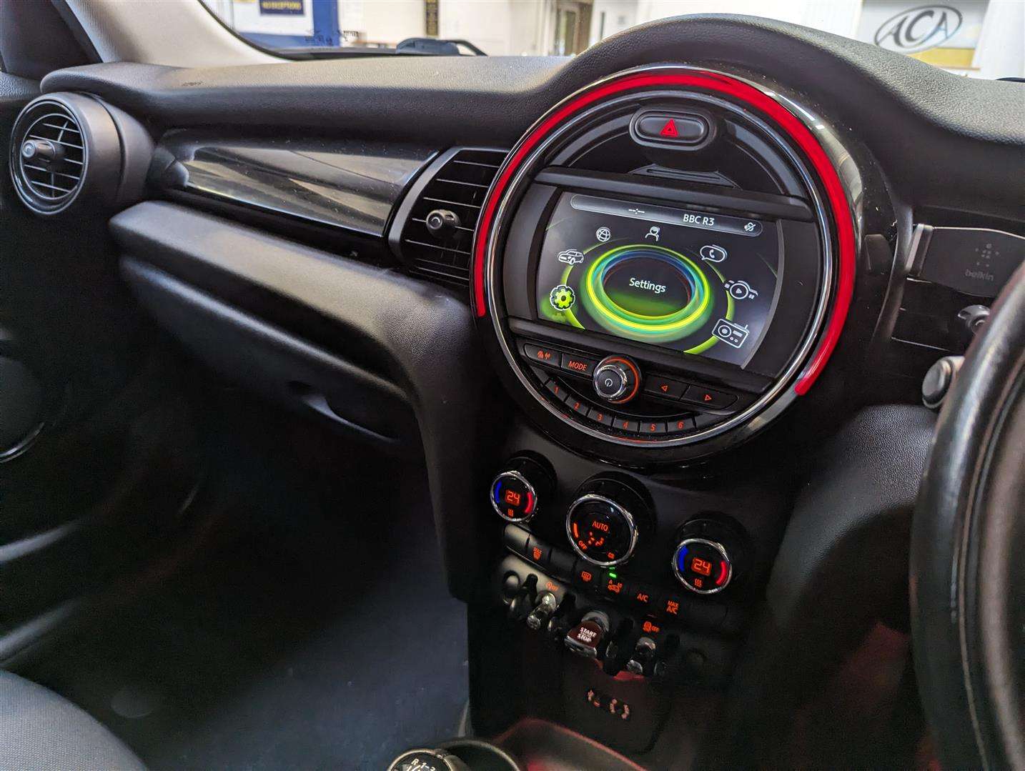 <p>2015 MINI ONE</p>