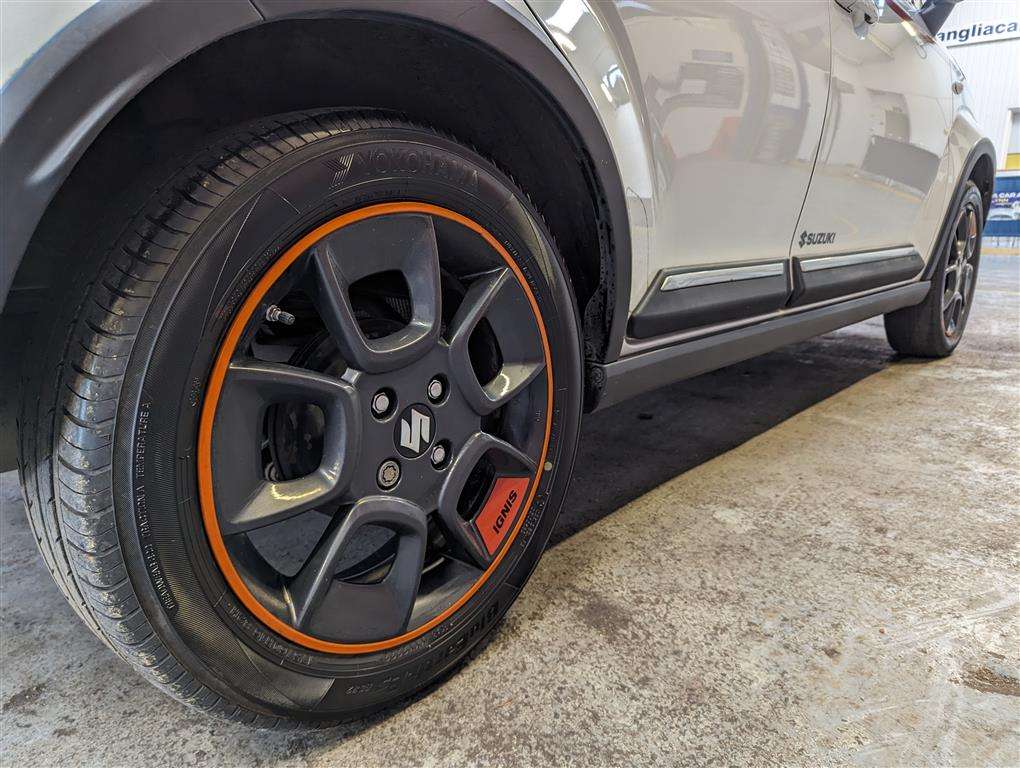 <p>2017 SUZUKI IGNIS SZ-T DUALJET</p>