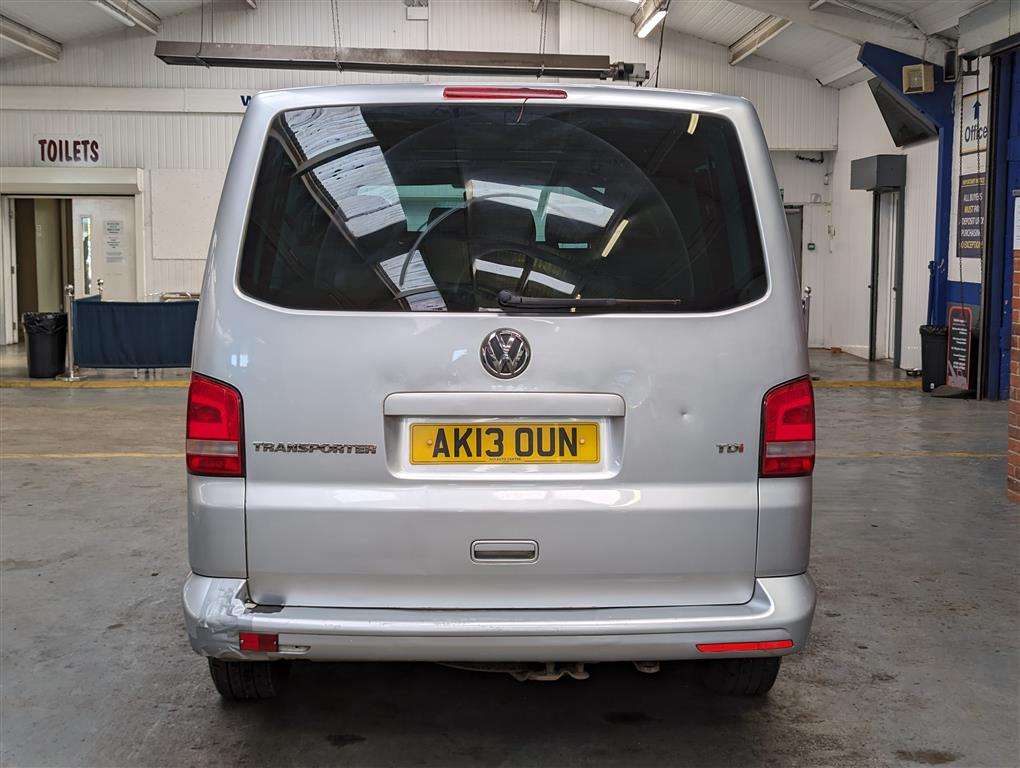 <p>2013 VOLKSWAGEN T-PORTER T30 SE 140TDI LW</p>