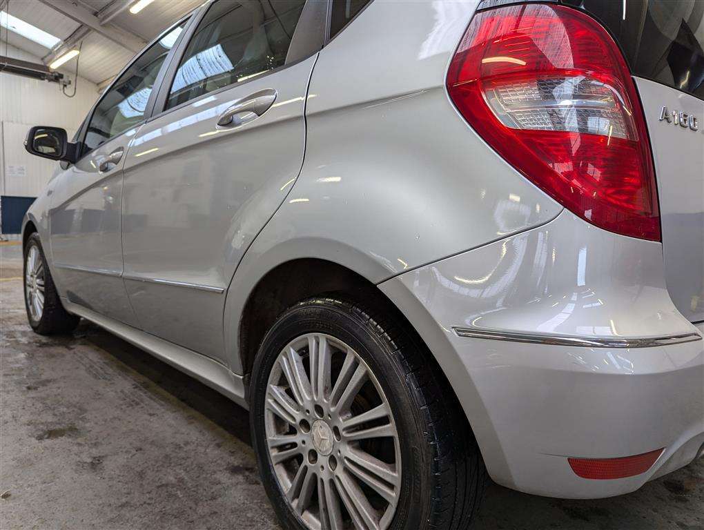 <p>2009 MERCEDES-BENZ A160 ELEGANCE SE CVT</p>