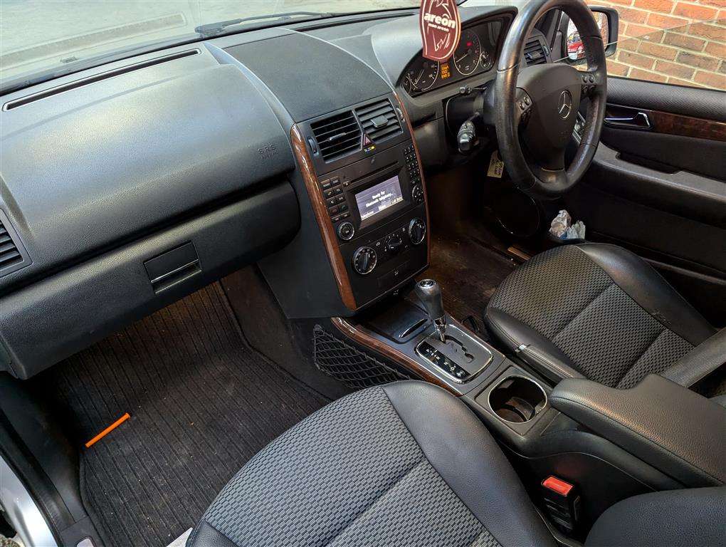 <p>2009 MERCEDES-BENZ A160 ELEGANCE SE CVT</p>