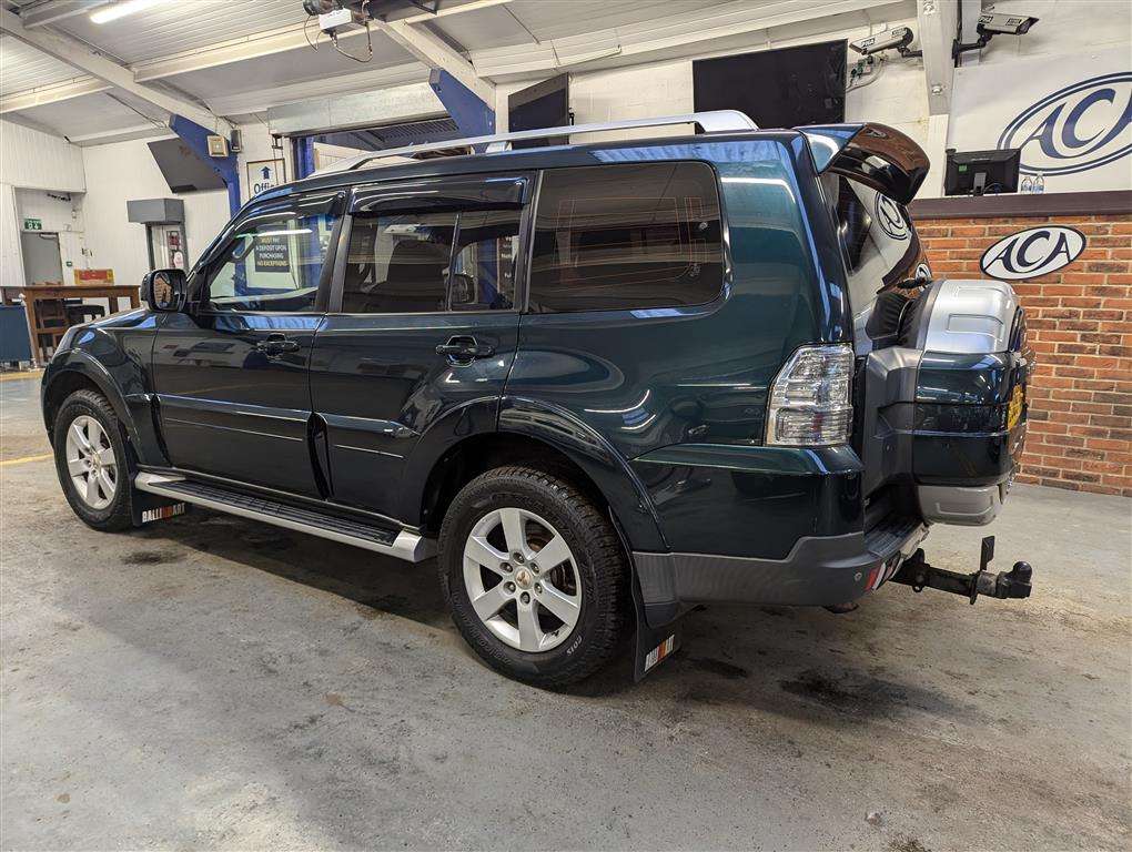 <p>2009 MITSUBISHI SHOGUN ELEGANCE DI-D LWBA</p>