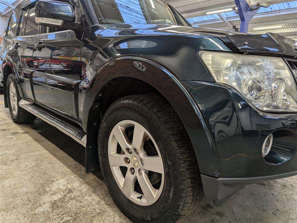 <p>2009 MITSUBISHI SHOGUN ELEGANCE DI-D LWBA</p>