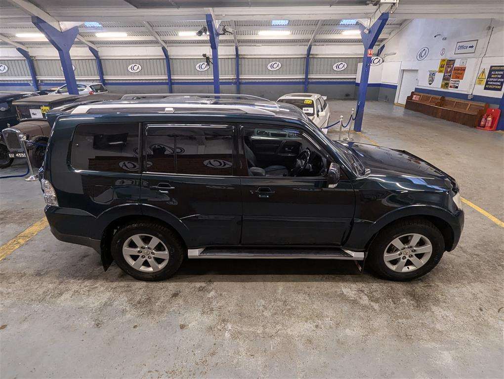 <p>2009 MITSUBISHI SHOGUN ELEGANCE DI-D LWBA</p>