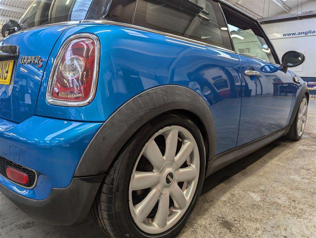 <p>2007 MINI COOPER S</p>