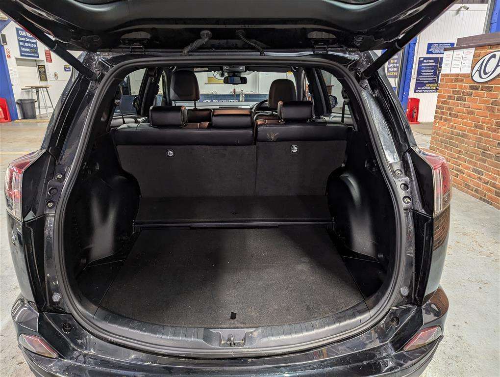 <p>2018 TOYOTA RAV4 EXCEL TSS HEV CVT</p>