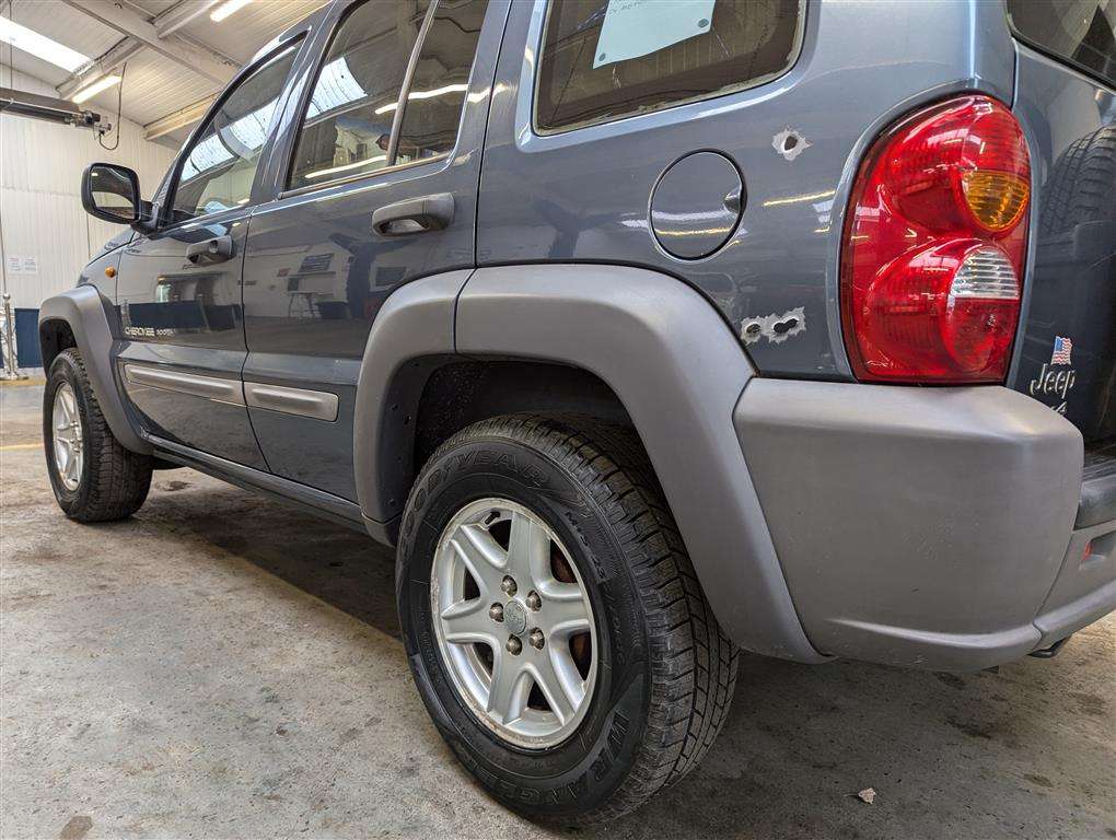 <p>2003 JEEP CHEROKEE SPORT</p>