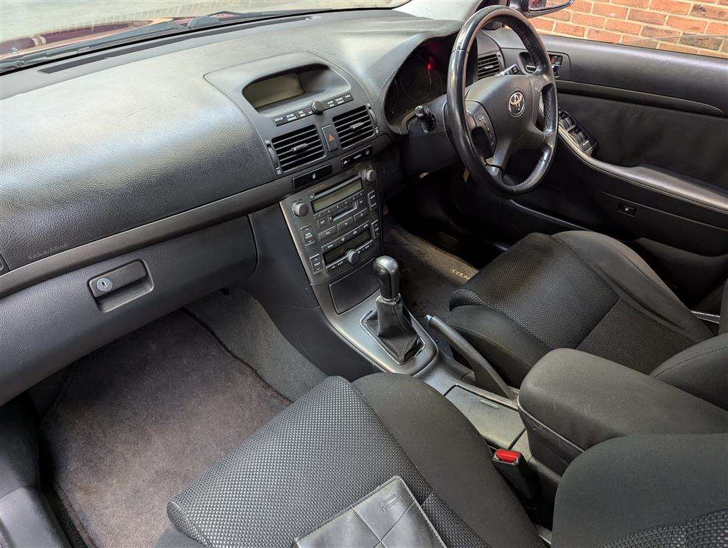 <p>2004 TOYOTA AVENSIS T3-X D-4D</p>