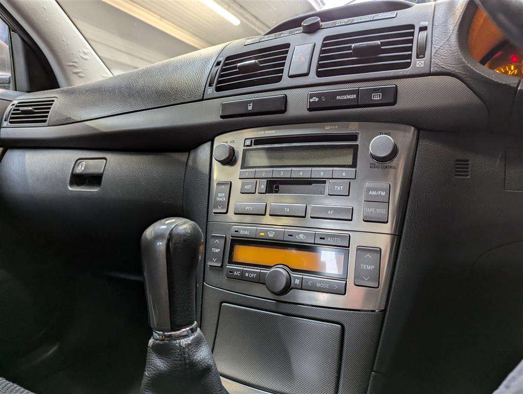 <p>2004 TOYOTA AVENSIS T3-X D-4D</p>