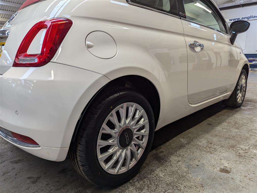 <p>2018 FIAT 500 C LOUNGE</p>