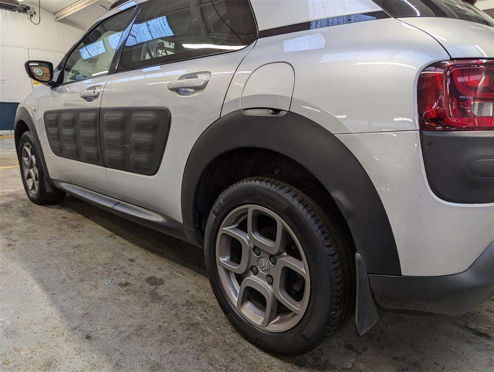 <p>2015 CITROEN C4 CACTUS FEEL PURETECH S</p>