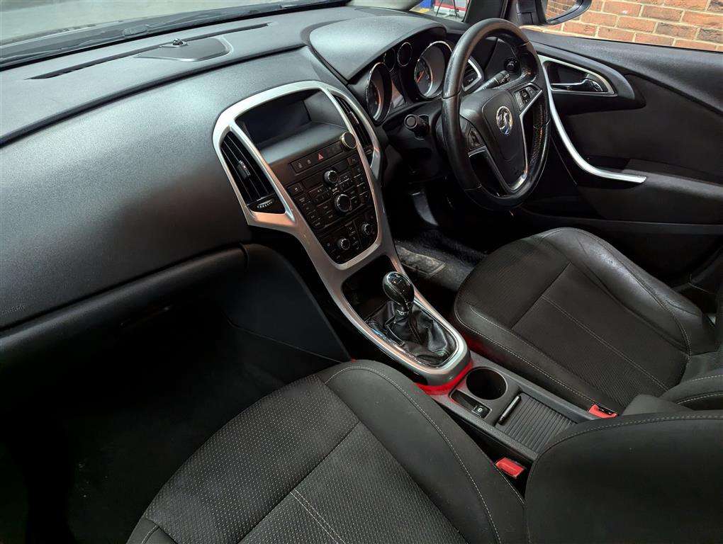 <p>2010 VAUXHALL ASTRA SRI</p>