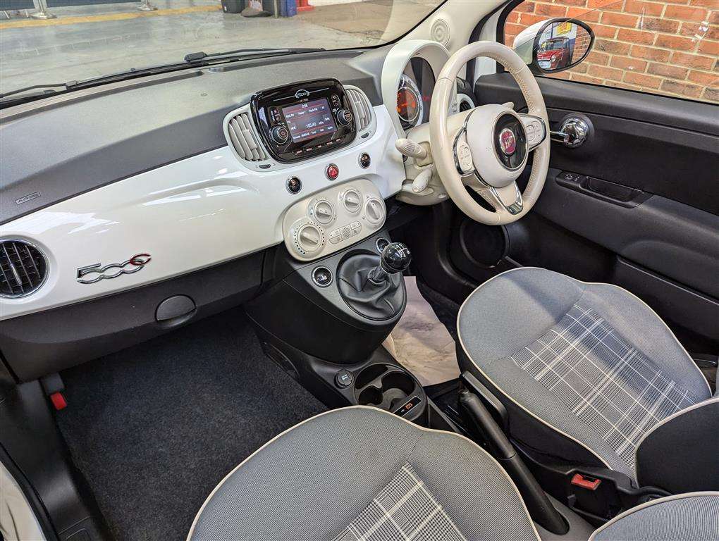 <p>2018 FIAT 500 C LOUNGE</p>