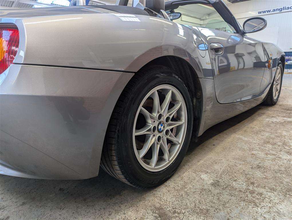 <p>2004 BMW Z4 2.2I SE</p>