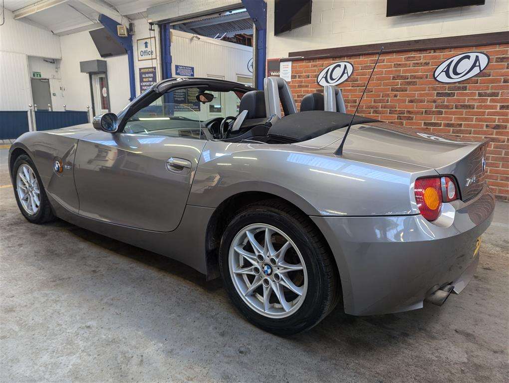 <p>2004 BMW Z4 2.2I SE</p>