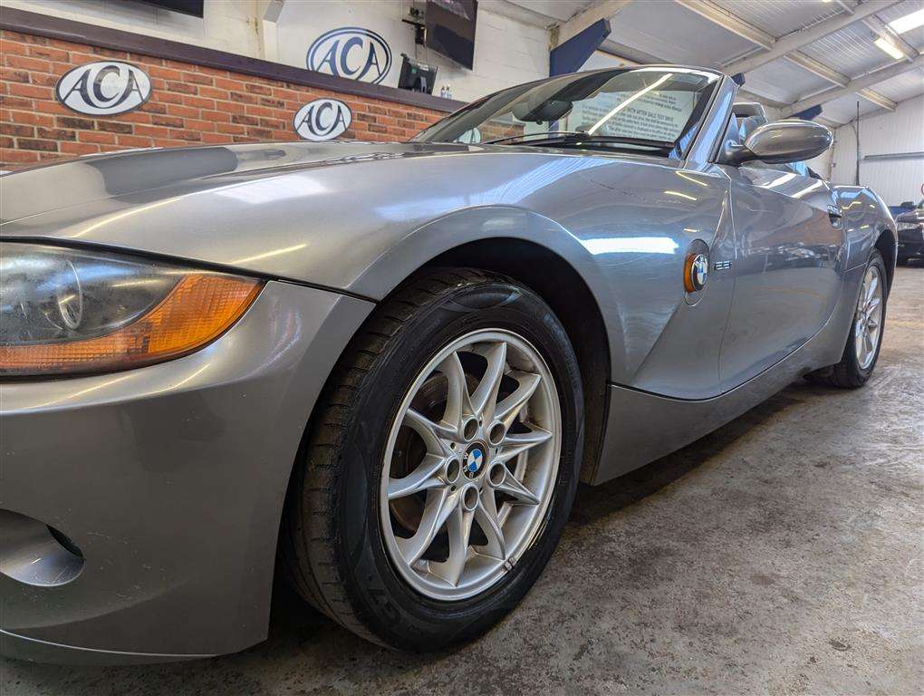 <p>2004 BMW Z4 2.2I SE</p>